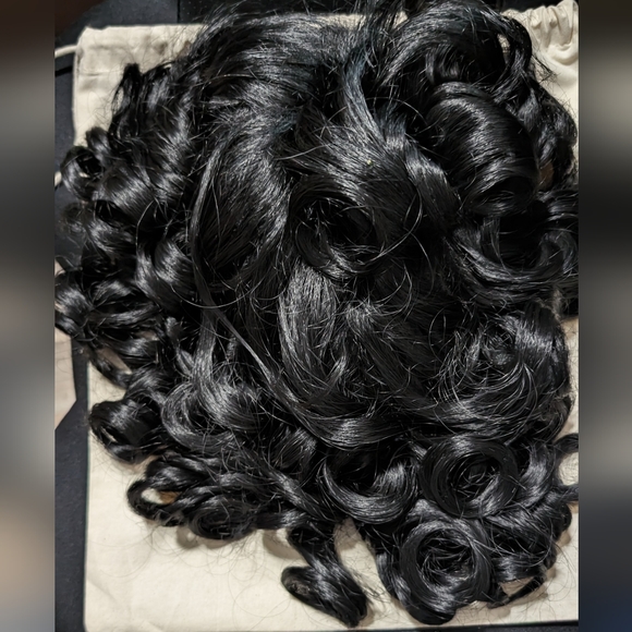 Short Curly Wigs - Picture 8 of 10